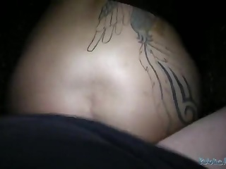 Девушка Клара трахается с пикапером на улице