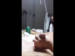 Старая очкастая супруга вспоминает молодость, теребя мужу стояк на камеру